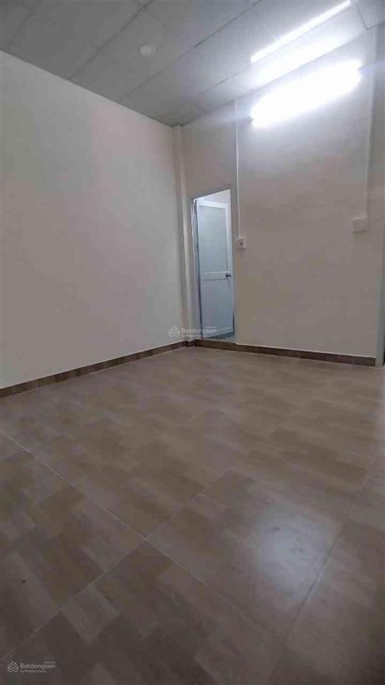 Trung tâm quận 3 thuận tiện di chuyển khắp tp hcm. sát mặt tiền đường lê văn sỹ. nhà rộng thoáng