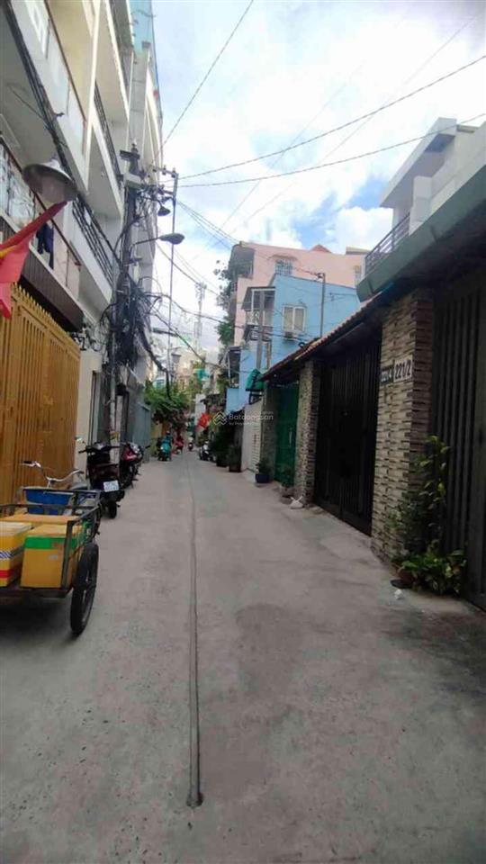 Trung tâm quận 3 thuận tiện di chuyển khắp tp hcm. sát mặt tiền đường lê văn sỹ. nhà rộng thoáng