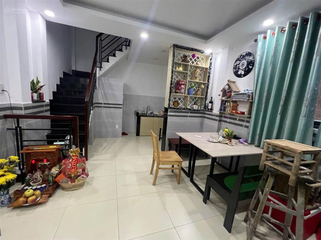 Hẻm trước nhà 3m5, thông thoáng sạch sẽ, lô góc 2 mặt thoáng. + cách mặt tiền đường 5m