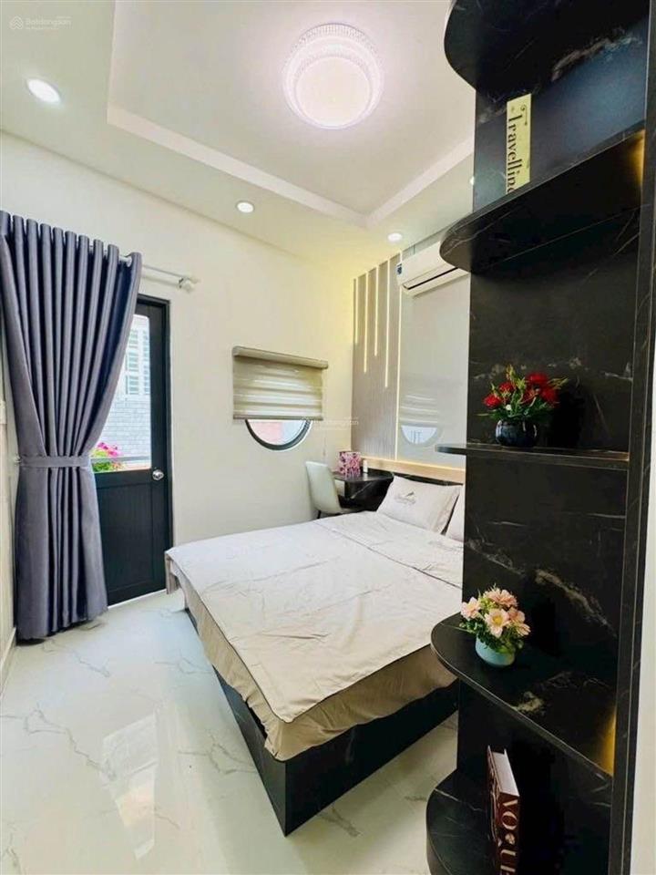 Cmt8, quận 3  4 tầng  2 pn, 3 wc  tặng full nội thất xịn  ở hay cho thuê đều tuyệt vời