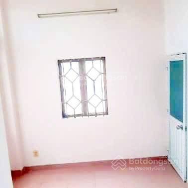 6pn, 3wc, nhà cách đường chính hồ bá kiện chỉ 45m, hẻm trước nhà 3m, cách hẻm xe hơi 5m