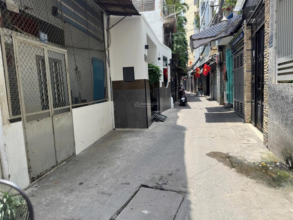 Hẻm thẳng thông, gần mặt tiền tô hiến thành, hẻm xe hơi nhỏ vào nhà, chủ gấp bán.