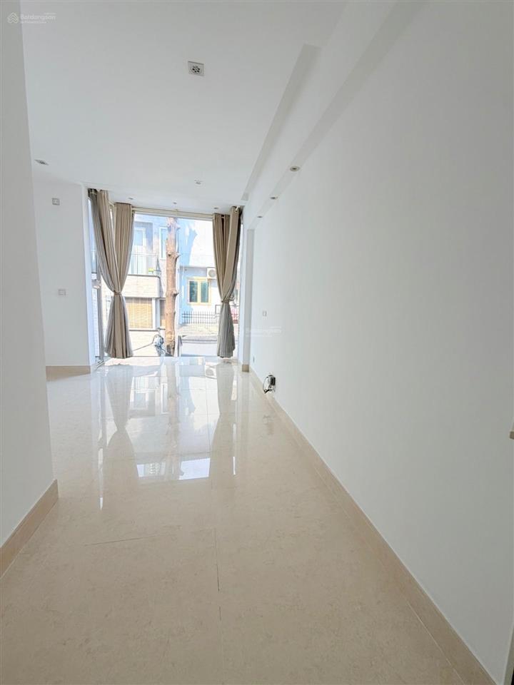 Hẻm xe hơi quay đầu  dt 61.5m2  4 tầng btct