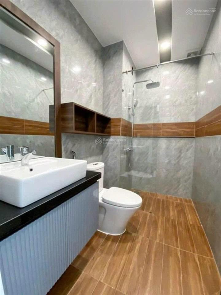 Cho thuê gấp nhà phân lô 2 mặt thoáng hoàng cầu, dt 60m2 x 5 tầng, mt 5m, ô tô tránh.giá 23tr
