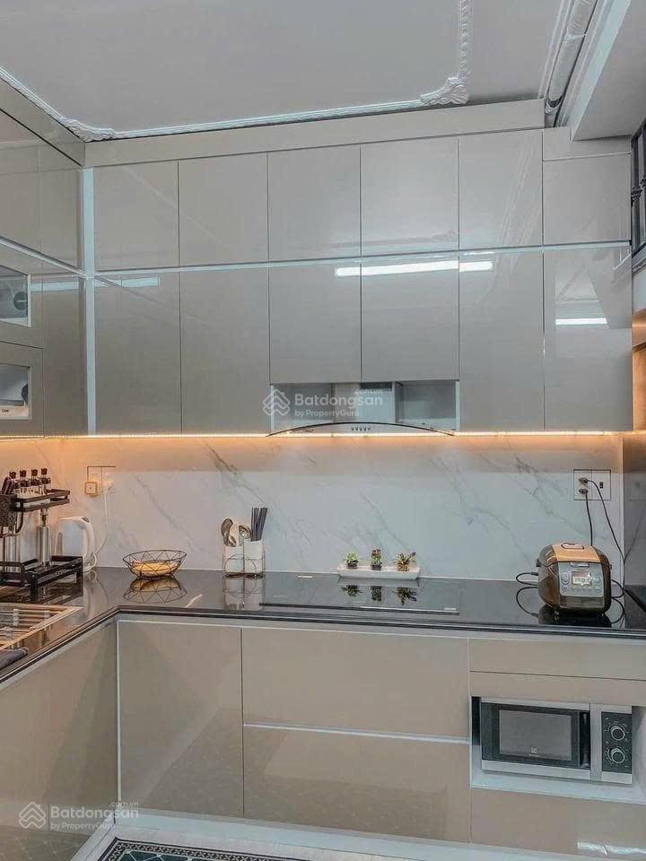 Cho thuê nhà tại liễu giai  đào tấn  dt 85m2 x 5 tầng, đủ đồ. gía 27 triệu/ tháng