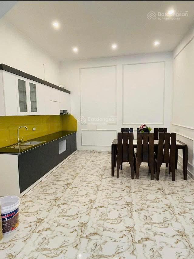 Cần cho thuê gấp nhà phố thái hà, dt 70m2 x 4 tầng, mặt tiền 6m. ngõ ô tô tránh. gía 23tr/th