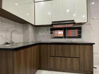 Cần cho thuê gấp nhà phố láng hạ, dt 65m2 x 5 tầng, mặt tiền 5m. ngõ ô tô tránh. gía 22tr/th