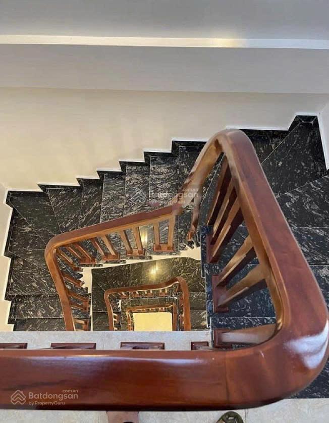 Cần cho thuê gấp nhà phố láng hạ, dt 65m2 x 5 tầng, mặt tiền 5m. ngõ ô tô tránh. gía 22tr/th