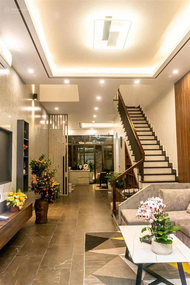 Cần cho thuê gấp nhà mới tinh phố huỳnh thúc kháng, dt 70m2 x 7 tầng, ngõ ô tô, thang máy. gía 38tr