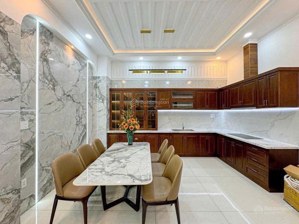 Chuyển công tác bán gấp nhà hẻm 5m hồng bàng, 60m2, 4 tầng, 4pn, có sân thượng,đối diện thuận kiều