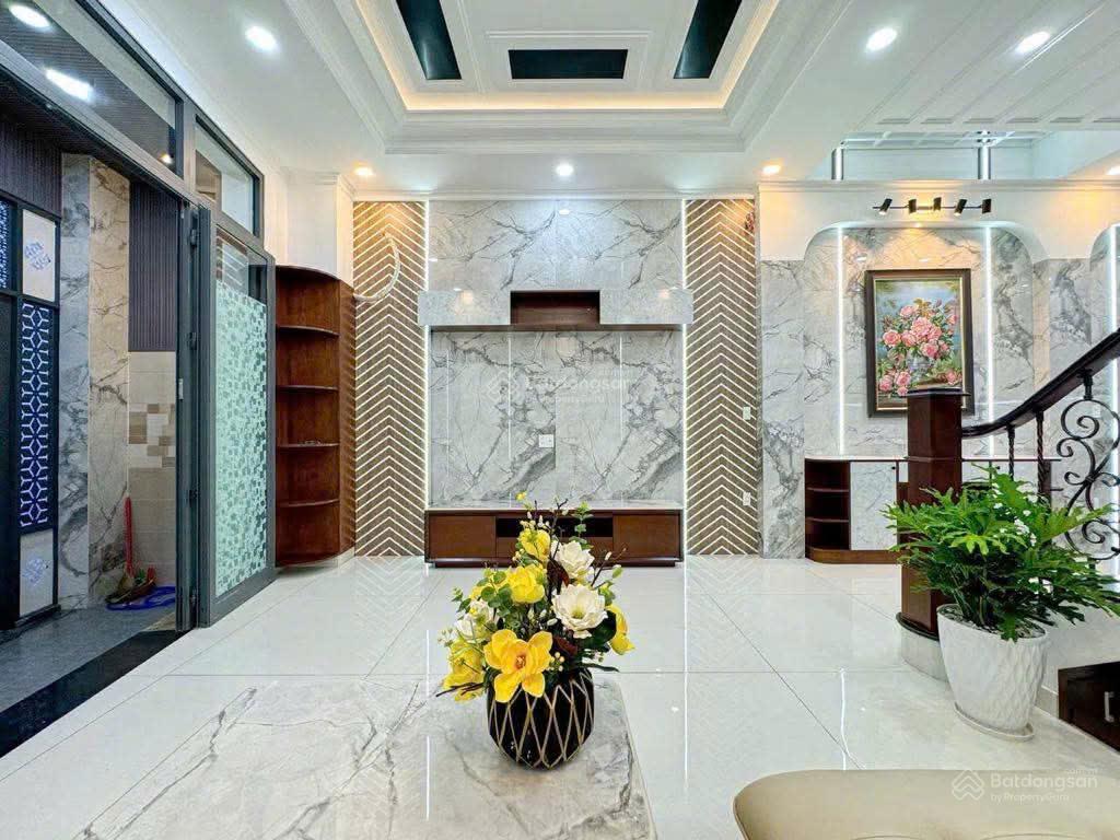 Chuyển công tác bán gấp nhà hẻm 5m hồng bàng, 60m2, 4 tầng, 4pn, có sân thượng,đối diện thuận kiều