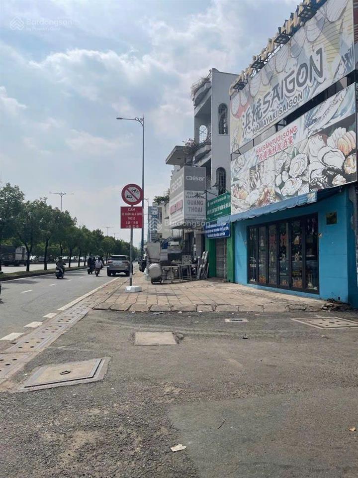 Quận 1, bến chương dương  giá 7,8ty  3pn 4wc, hẻm 6m, diện tích 27,9m2
