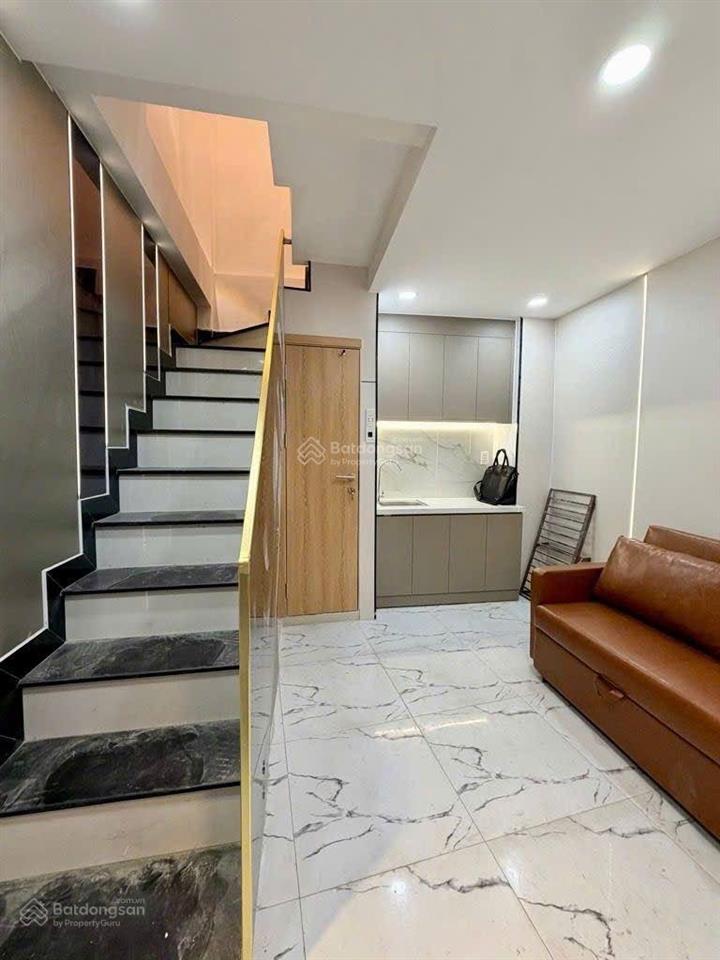 Quận 1, trần hưng đạo  giá 4,5 tỷ  dtsd 38m², 3 tầng + 1 tum, 2 pn 2 wc   vân 0388 515 ***