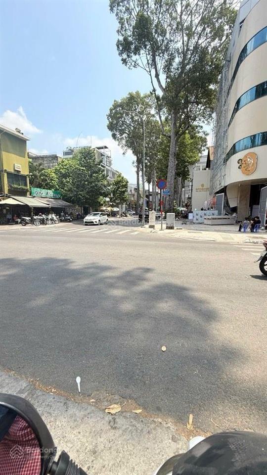 Quận 1, tôn thất tùng giá 14,2tỷ 63m2  5pn6wc, 5tầng, cách mặt tiền 50m  vân 0388 515 ***