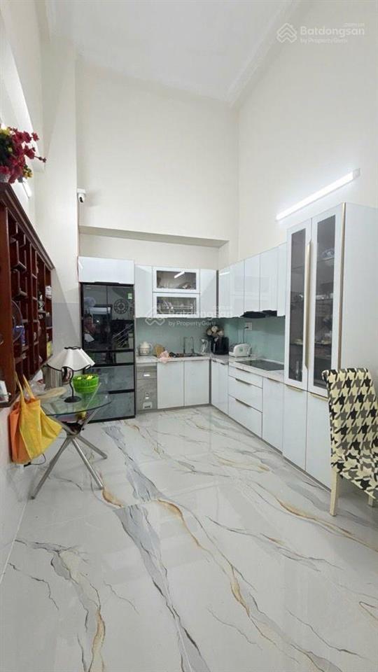 Quận 1, tôn thất tùng giá 14,2tỷ 63m2  5pn6wc, 5tầng, cách mặt tiền 50m  vân 0388 515 ***