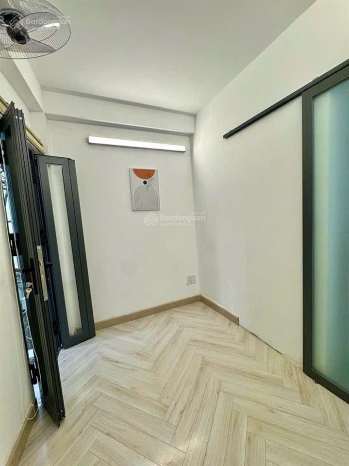 Quận 1, trần khắc chân  giá 2,2 tỷ  2pn2wc, full nội thất, nhà mới đẹp   vân 0388 515 ***