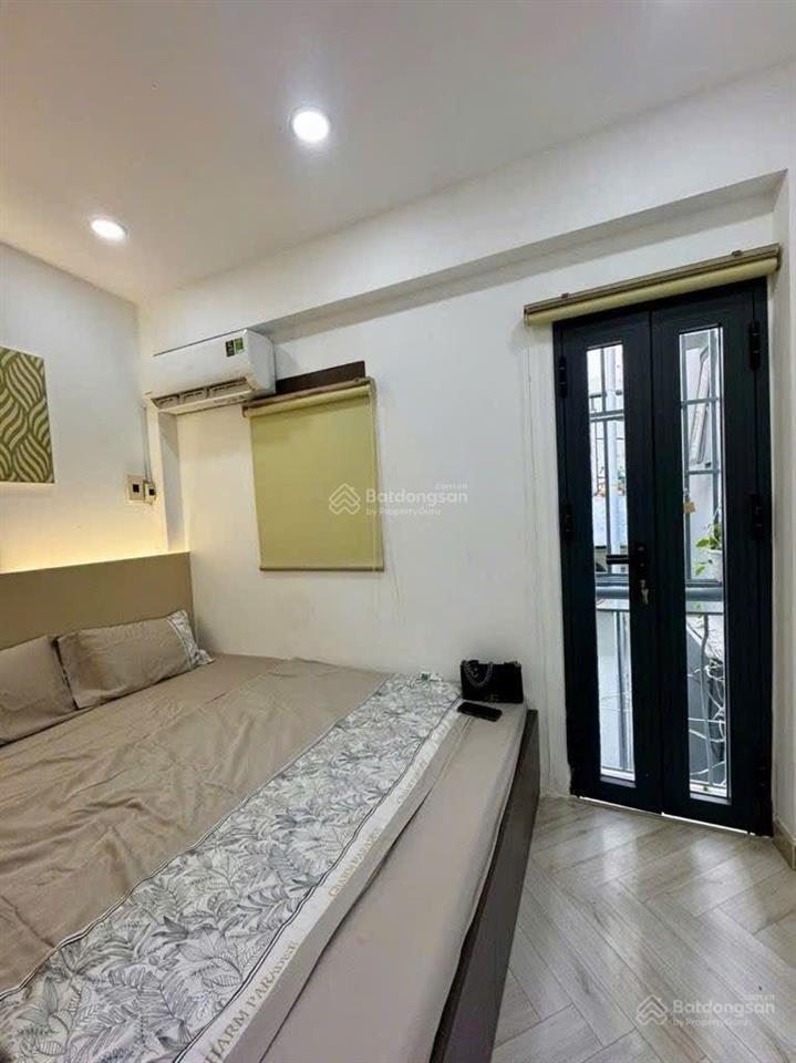 Quận 1, trần khắc chân  giá 2,2 tỷ  2pn2wc, full nội thất, nhà mới đẹp   vân 0388 515 ***