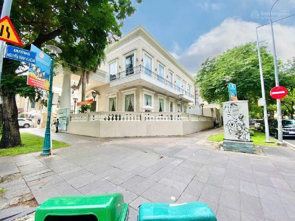 Quận 1, nguyễn bỉnh khiêm  giá 8,8 tỷ  2pn3wc  4,2x8m, ngay thảo cầm viên   vân 0388 515 ***