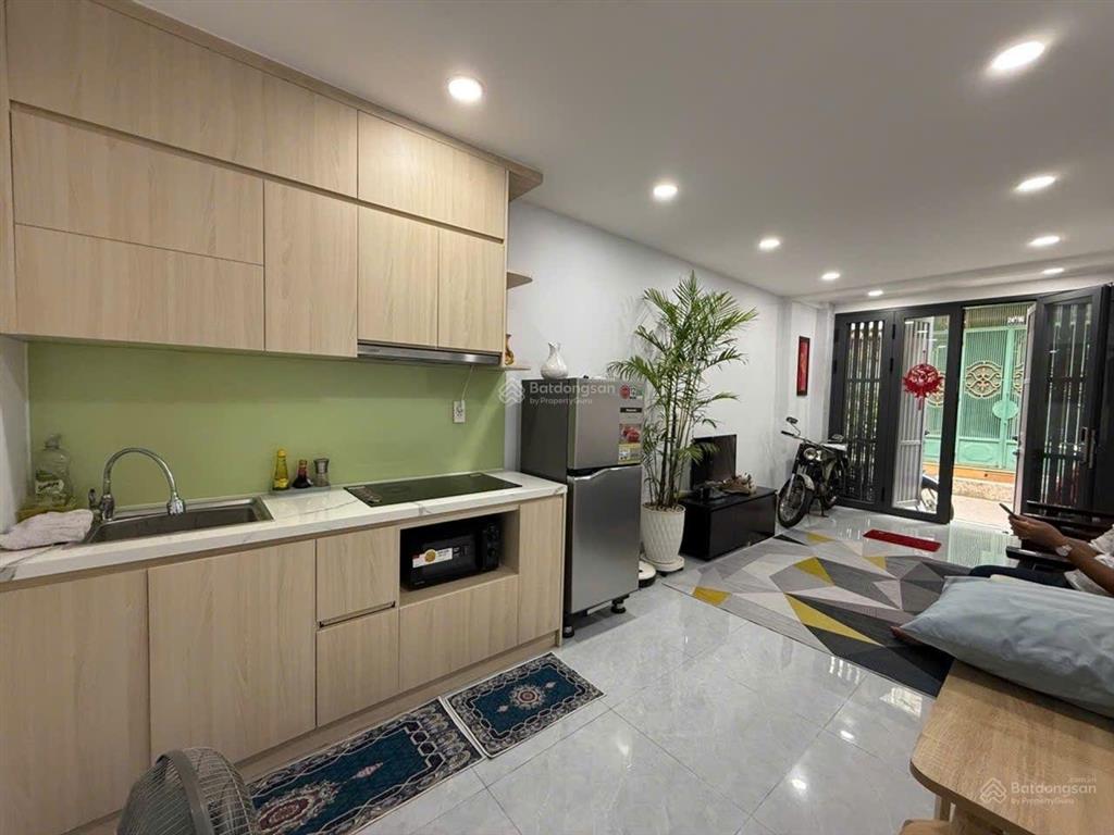 Q1, nguyễn cảnh chân  3x10m, 3pn2wc  giá 6,8 tỷ, hẻm oto   vân 0388 515 ***