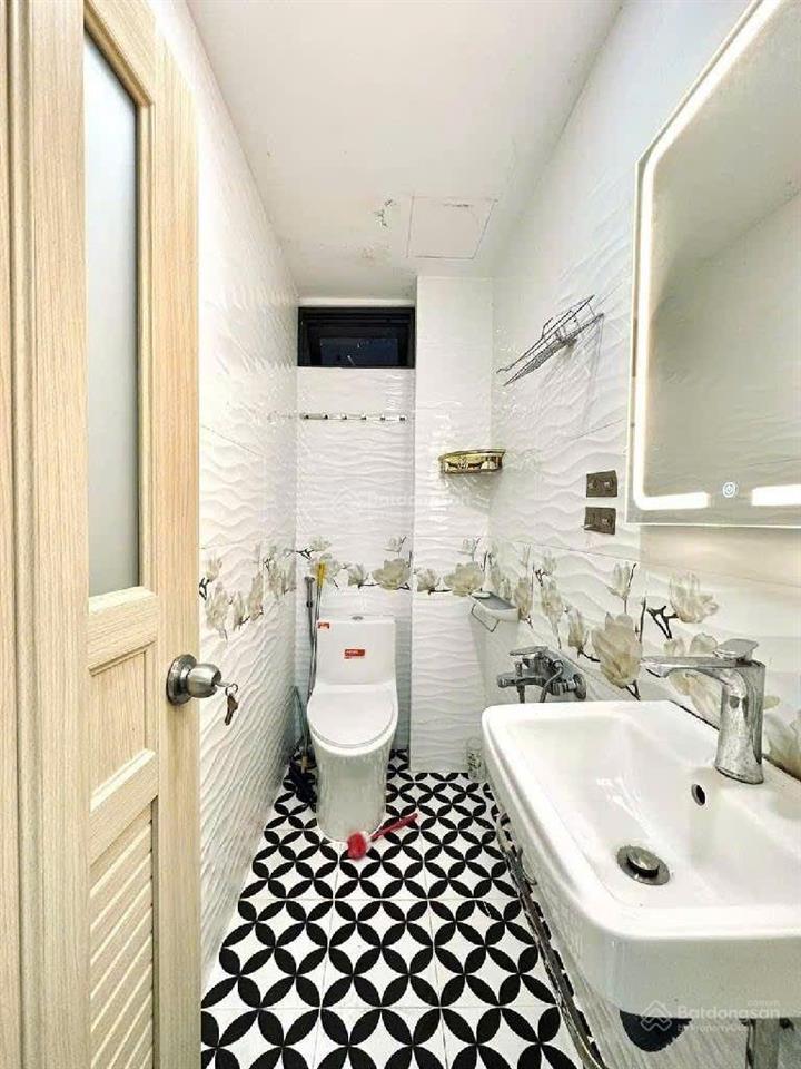Q1, nguyễn cảnh chân, lô góc  9 tỷ  5 tầng, 3pn4wc, shr   vân 0388 515 ***