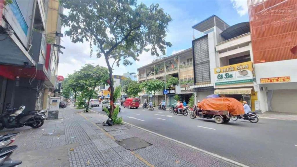 Quận 1, đinh tiên hoàng  86m2, 3pn2wc  giá 5,99 tỷ   vân 0388 515 ***