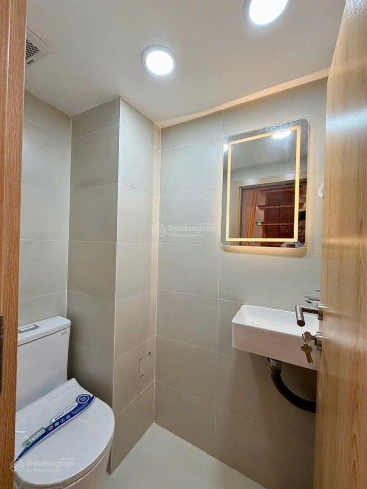 Quận 1, trần hưng đạo  giá 4,28 tỷ  dtsd 38m, 3 tầng + 1 tum, 2 pn 2 wc   vân 0388 515 ***