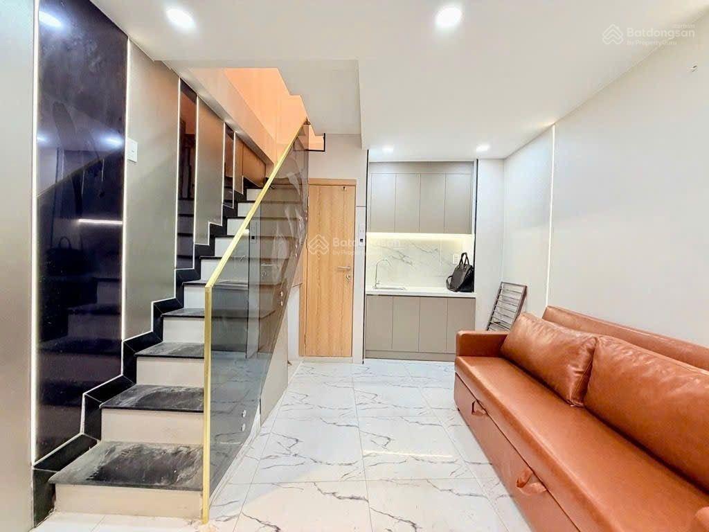 Quận 1, trần hưng đạo  giá 4,28 tỷ  dtsd 38m, 3 tầng + 1 tum, 2 pn 2 wc   vân 0388 515 ***