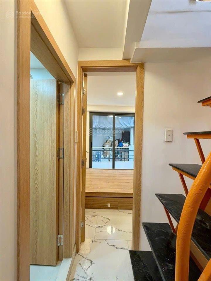 Quận 1, trần hưng đạo  giá 4,28 tỷ  dtsd 38m, 3 tầng + 1 tum, 2 pn 2 wc   vân 0388 515 ***