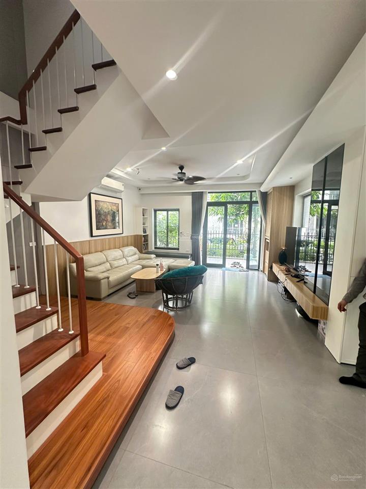 Cho thuê biệt thự đẹp tại centa river park, 25 triệu, 135m2, 4pn, 5wc