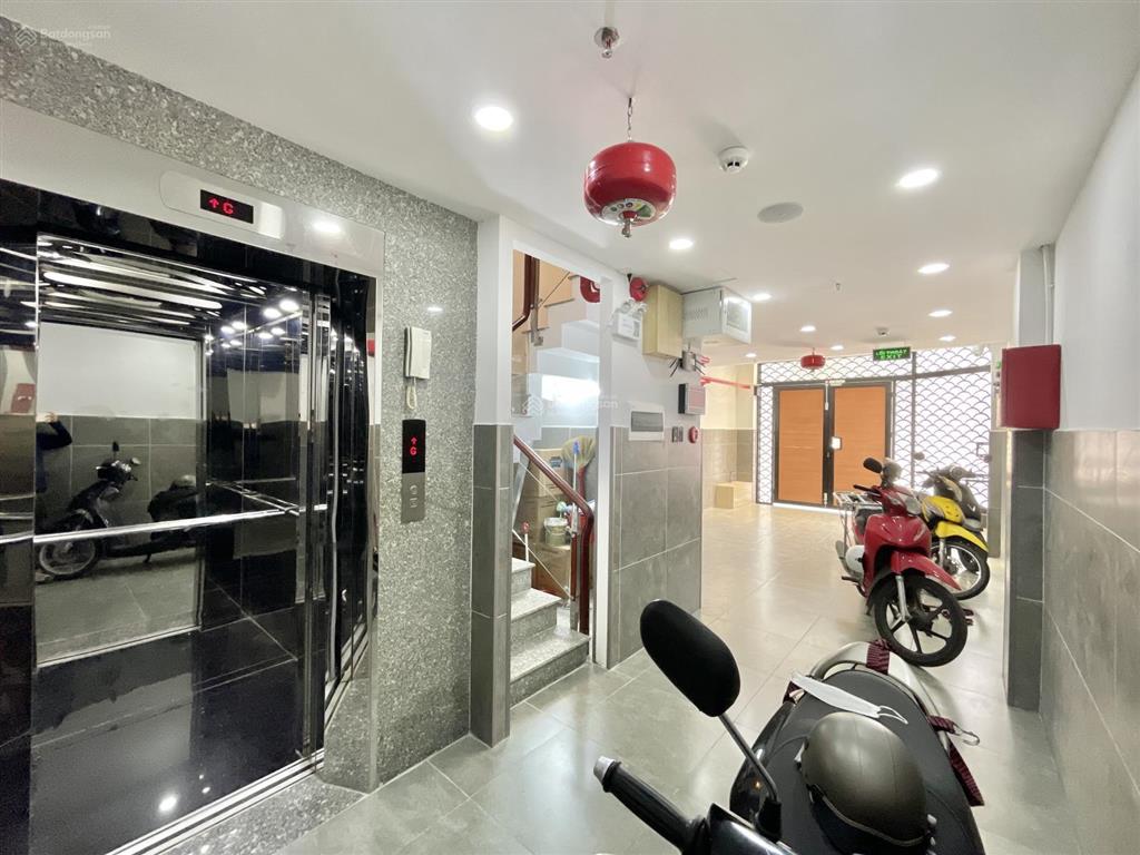 Cho thuê phòng gác máy giặt riêng, hầm xe, thang máy, ngay phạm văn đồng gần đại học văn lang