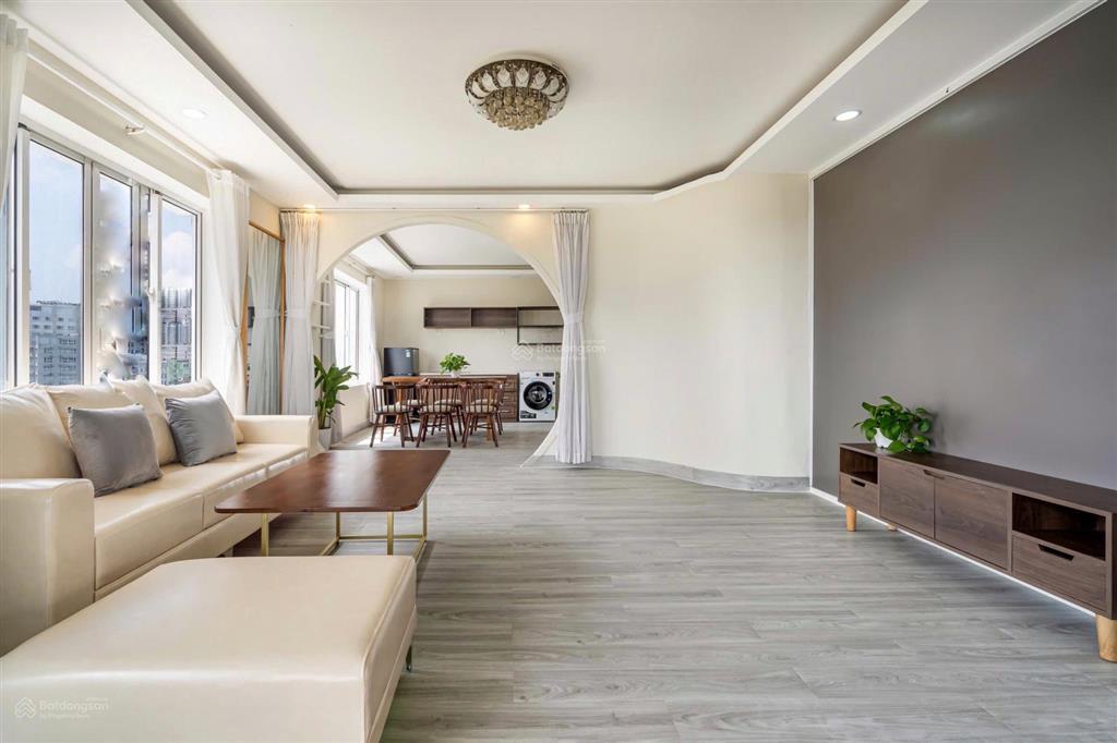 Thuê ngay phòng tách bếp màu gỗ full nội thất ban công tại đặng thùy trâm, bình thạnh  0842 672 ***