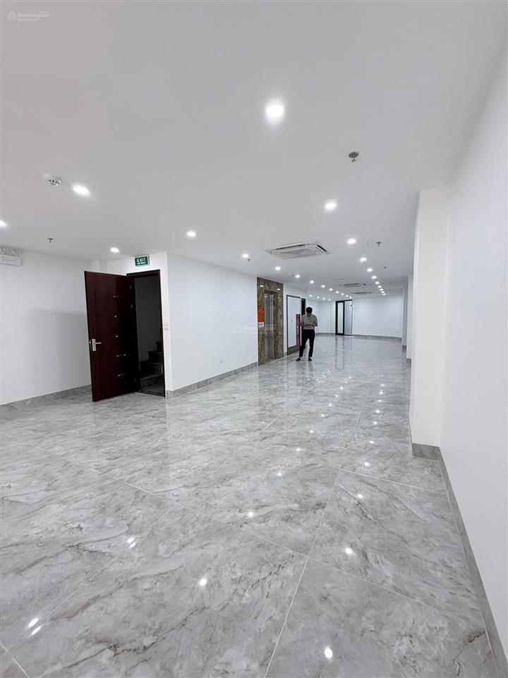 Cho thuê mặt bằng kinh doanh 130m2 ngay mặt đường phú diễn  bắc từ liêm  hà nội
