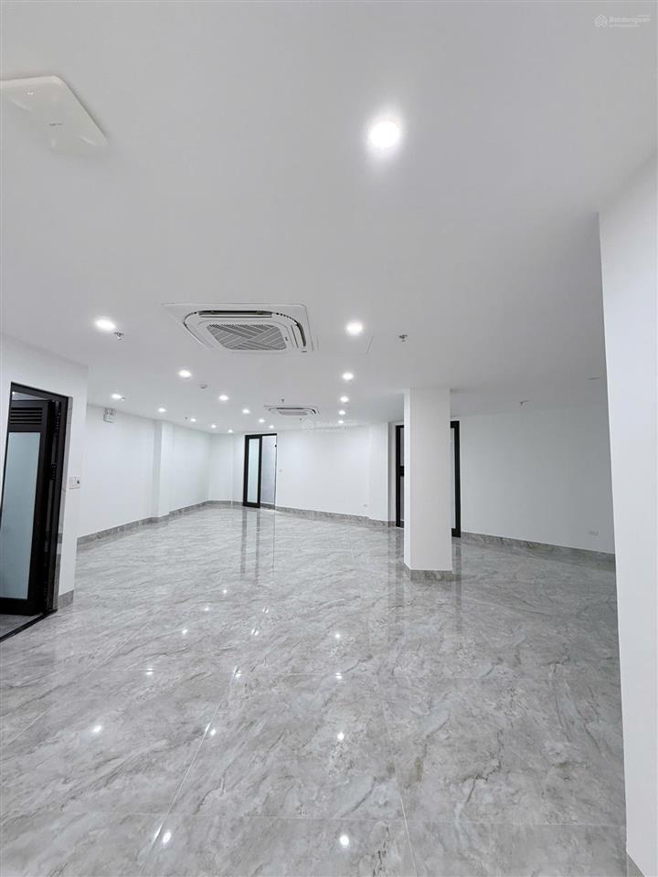 Cho thuê mặt bằng kinh doanh 130m2 ngay mặt đường phú diễn  bắc từ liêm  hà nội