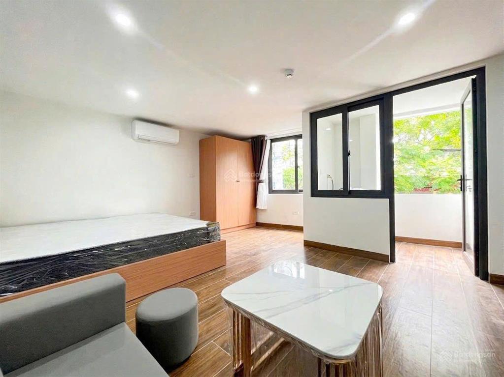 Cho thuê căn hộ cách hồ tây 200m, ô tô đỗ cửa, full đồ cao cấp, ở ngay!!