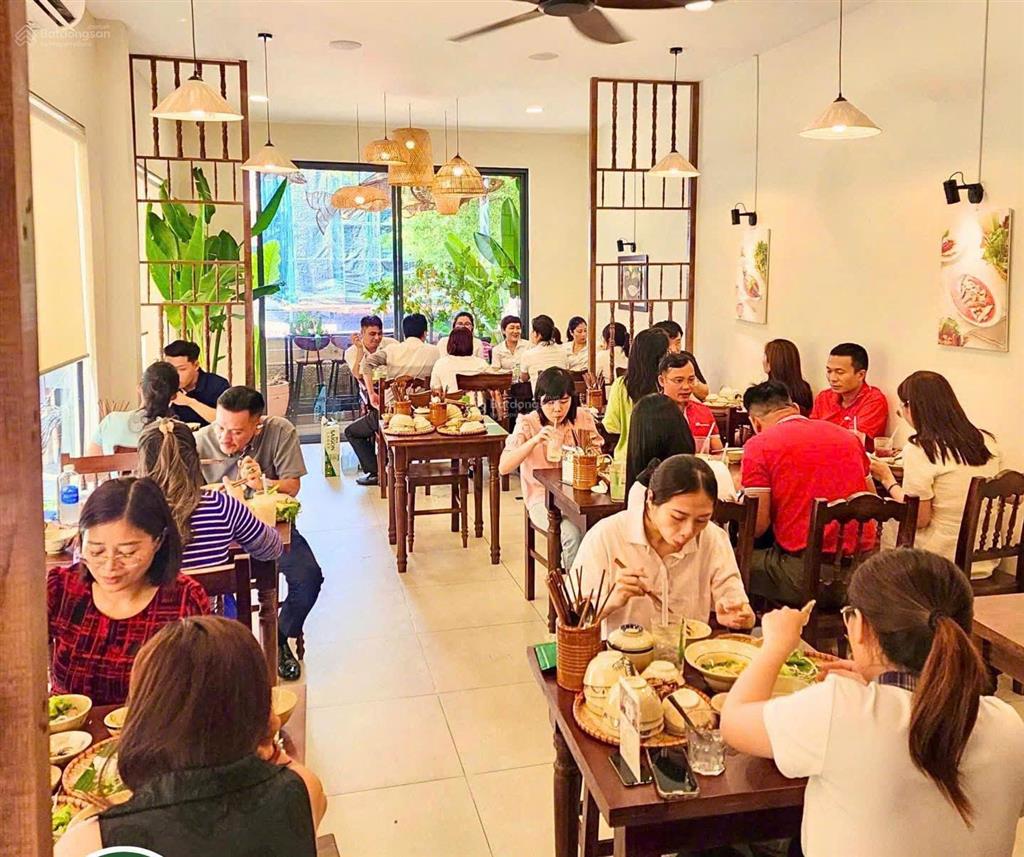 Bán nhà 44 trương quốc dung  nguyễn văn trỗi, nhà đẹp thang máy cao cấp