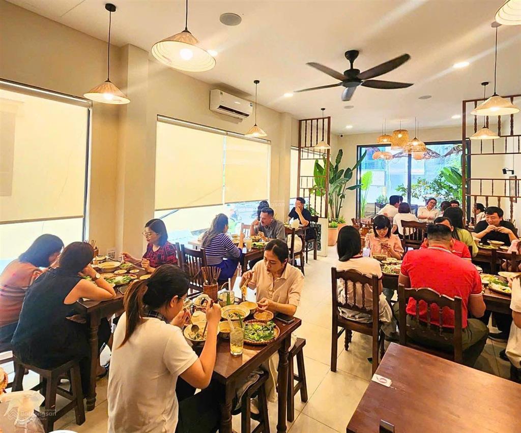 Bán nhà 44 trương quốc dung  nguyễn văn trỗi, nhà đẹp thang máy cao cấp