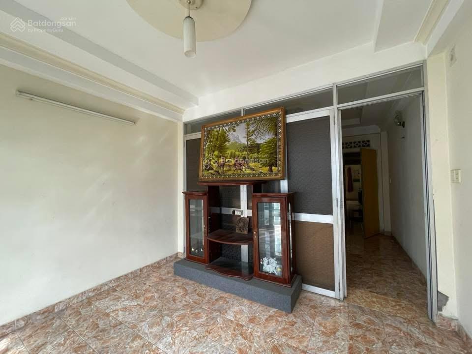 Nhà mt tên lửa, hơn 3pn, dt 80m2, 4 tầng, giá 12.5 tỷ tl