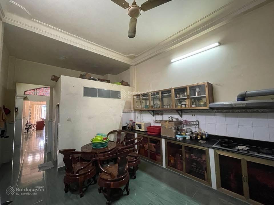 Nhà mt tên lửa, hơn 3pn, dt 80m2, 4 tầng, giá 12.5 tỷ tl