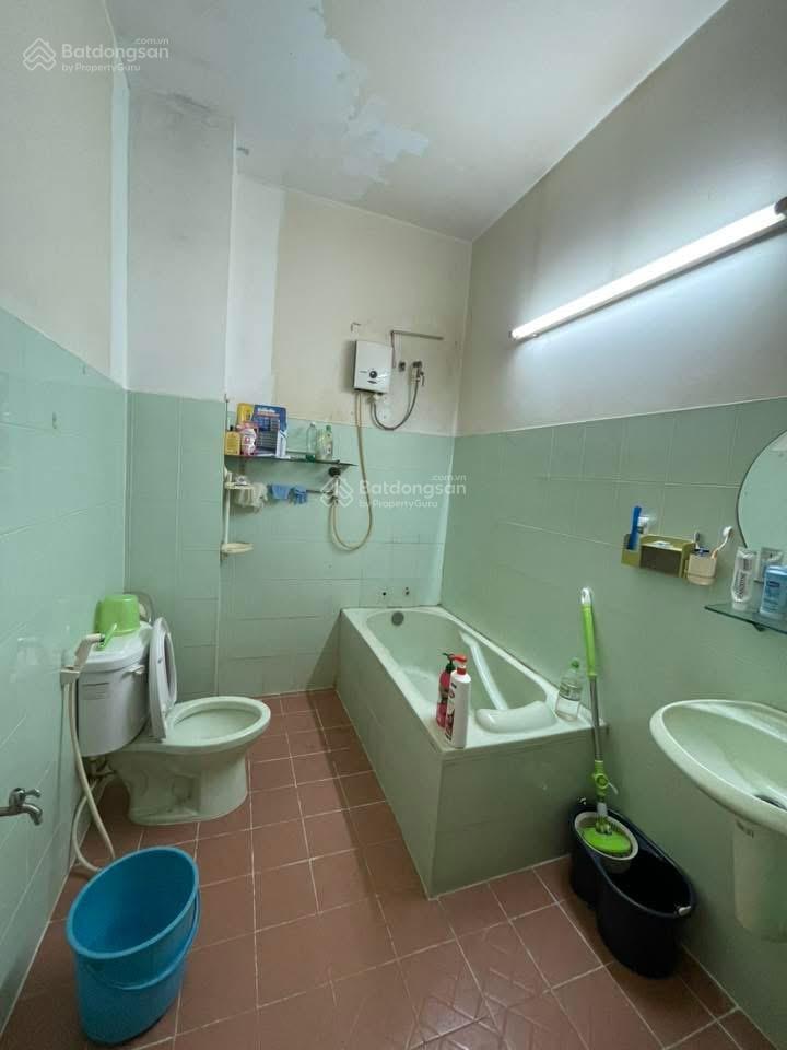 Nhà mt tên lửa, hơn 3pn, dt 80m2, 4 tầng, giá 12.5 tỷ tl