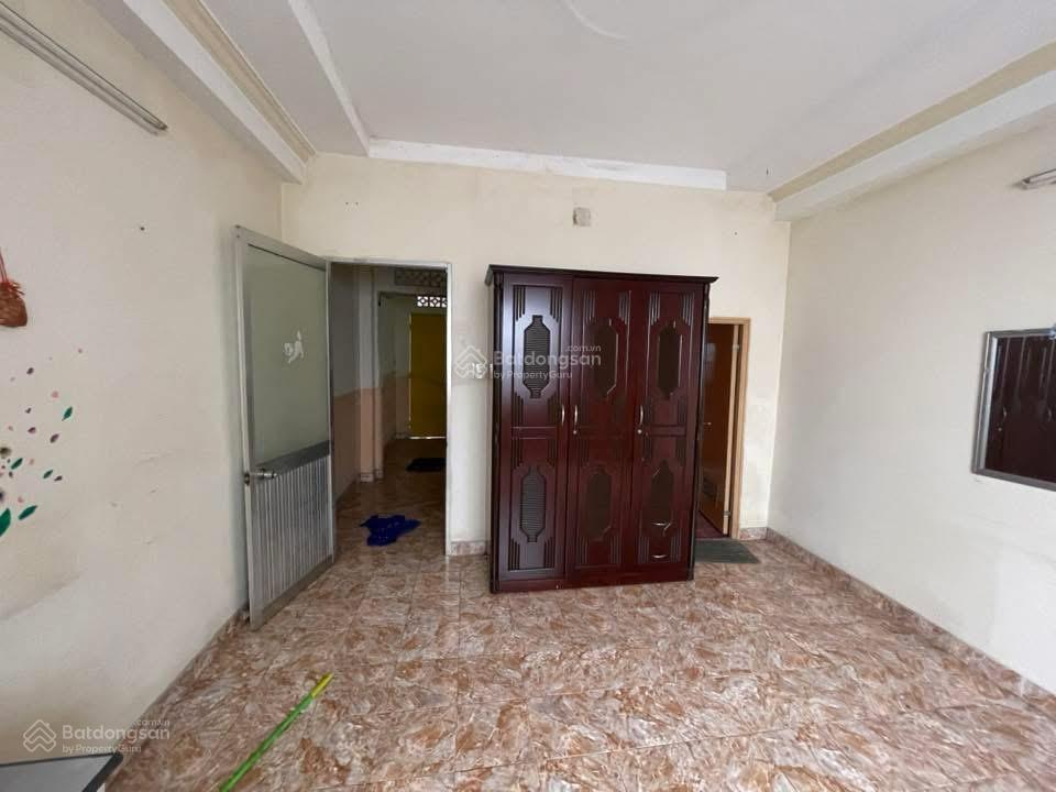 Nhà mt tên lửa, hơn 3pn, dt 80m2, 4 tầng, giá 12.5 tỷ tl