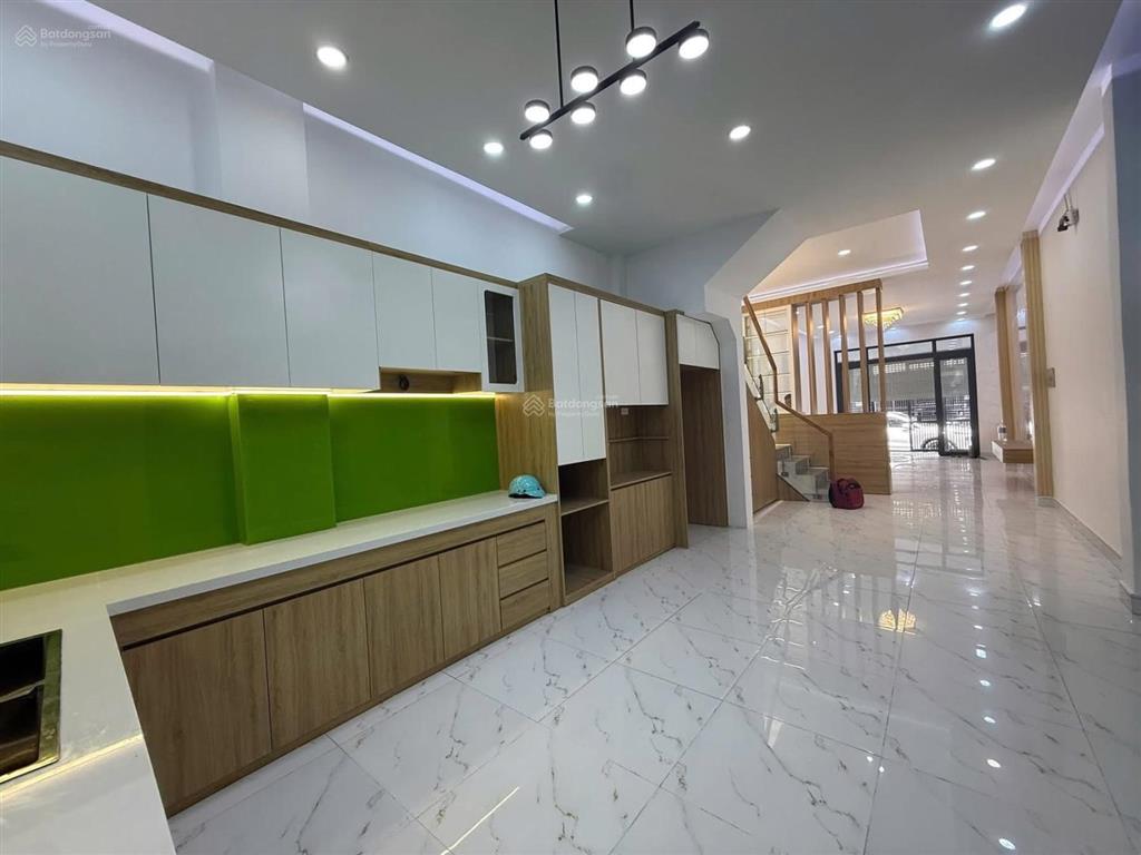 Nhà mtkd ngay sát chợ khu phố 3, dt 74.8m2, nhà 2 tầng giá 7.8 tỷ tl