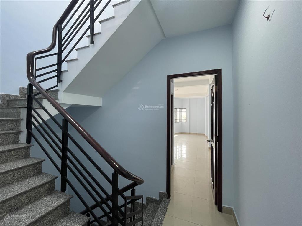 Nhà mtkd khu tên lửa dt 80m2(4pn + 4wc) nhà 3.5 tấm giá 23tr/tháng(tl)