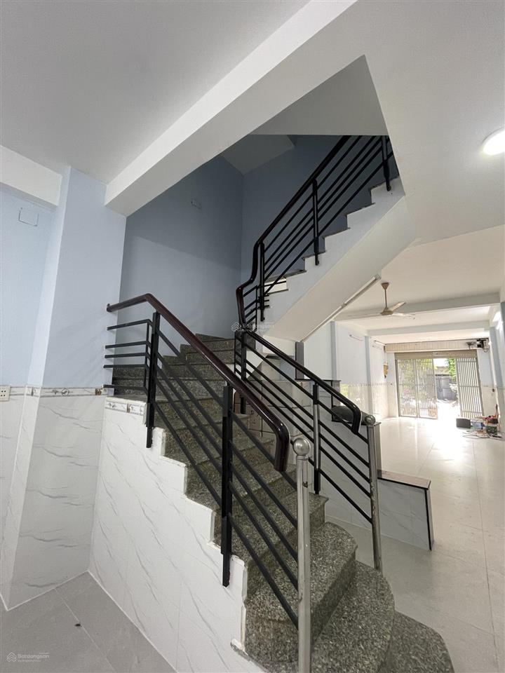 Nhà mtkd khu tên lửa dt 80m2(4pn + 4wc) nhà 3.5 tấm giá 23tr/tháng(tl)