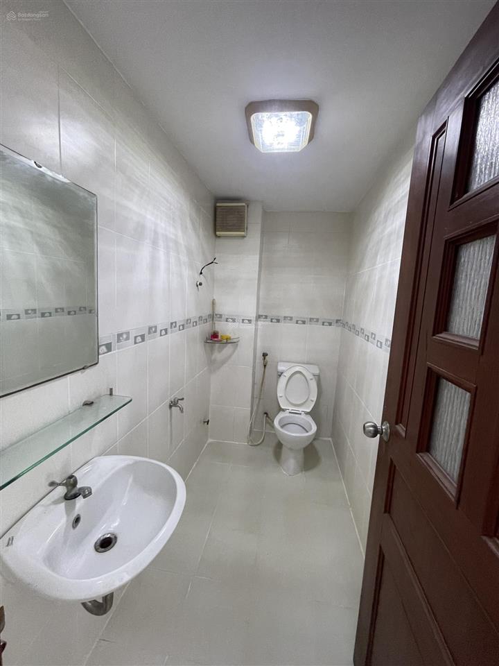 Nhà mtkd khu tên lửa dt 80m2(4pn + 4wc) nhà 3.5 tấm giá 23tr/tháng(tl)
