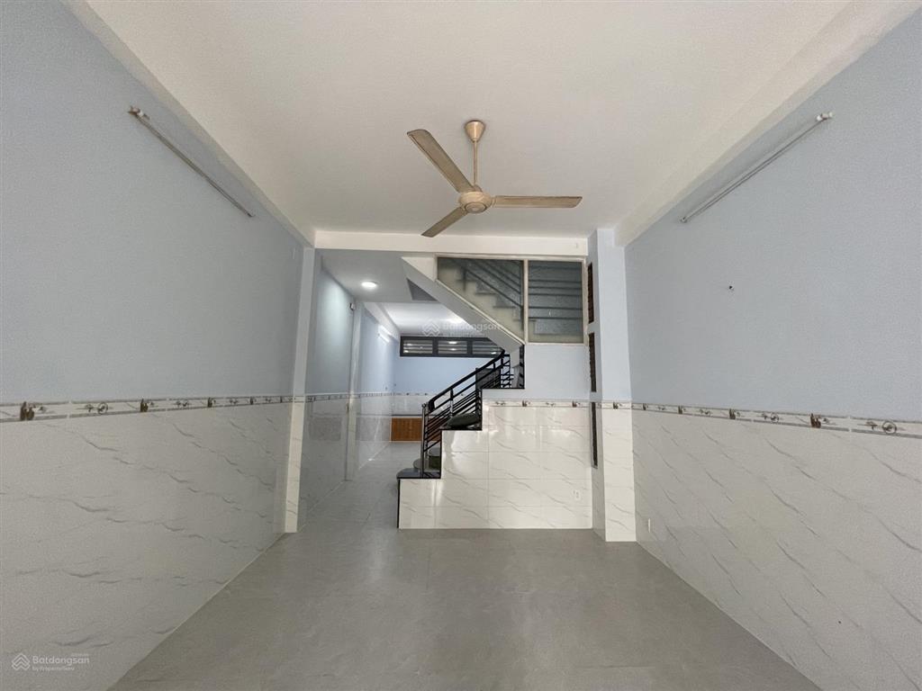 Nhà mtkd khu tên lửa dt 80m2(4pn + 4wc) nhà 3.5 tấm giá 23tr/tháng(tl)