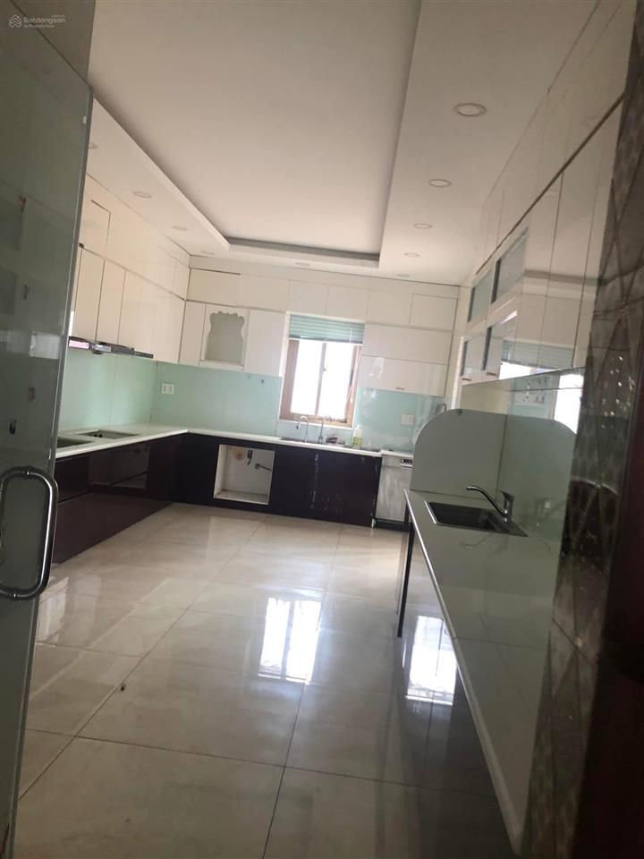 Nhà mtkd khu tên lửa, dt 7x29m, nhà 6 tầng có thang máy, đang cho thuê 70tr/th, giá 28.5 tỷ tl