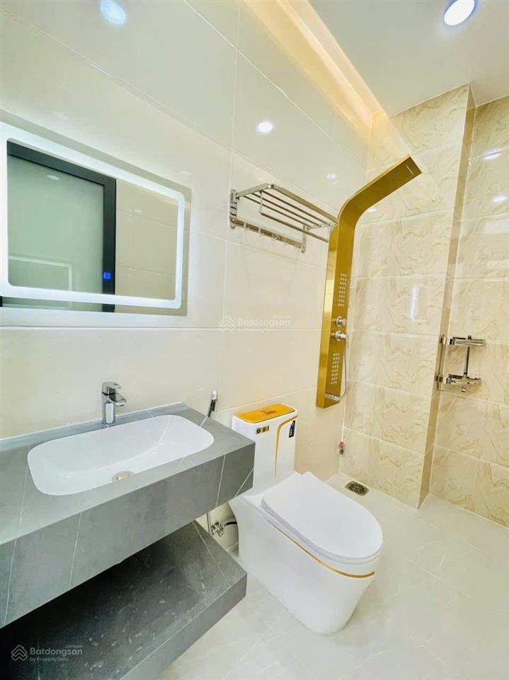 Nhà mt hẻm 8m đường lê văn quới dt 10.8x8m nhà 5 tầng có thang máy giá 10.5 tỷ tl