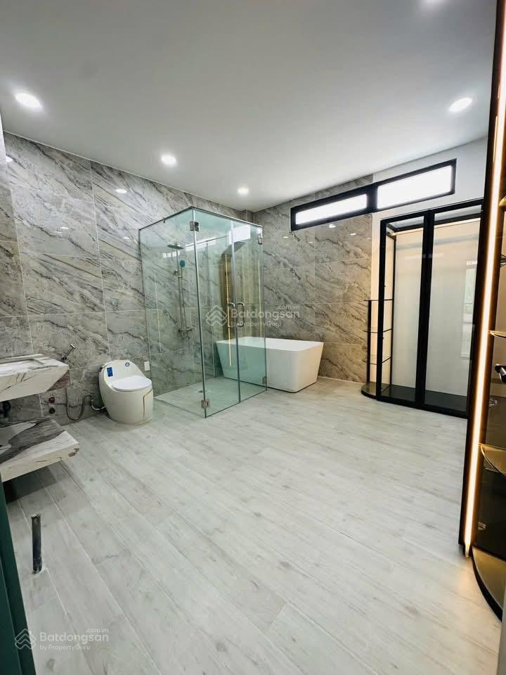 Bán nhà gần khu tên lửa đường hương lộ 2 dt 4.15x18m, 5 tầng có thang máy giá 7.6 tỷ tl