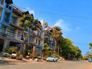 Nhà phố cao cấp 120m2  4 tầng mt đường lộ nhựa 20m  gần trường thpt nguyễn văn linh  chỉ 9.x tỷ