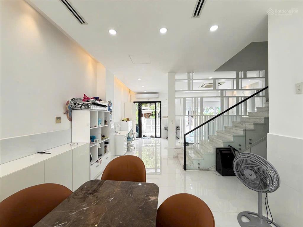 Bán biệt thự hưng thái pmh  quận 7